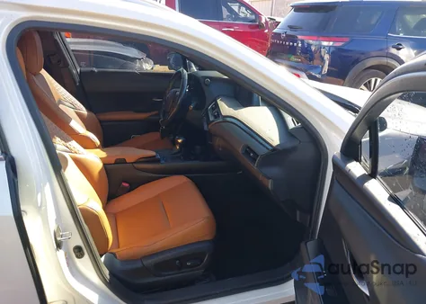 2019 Lexus Ux 200 z USA, uszkodzony, nr VIN JTHY3JBH3K2012961